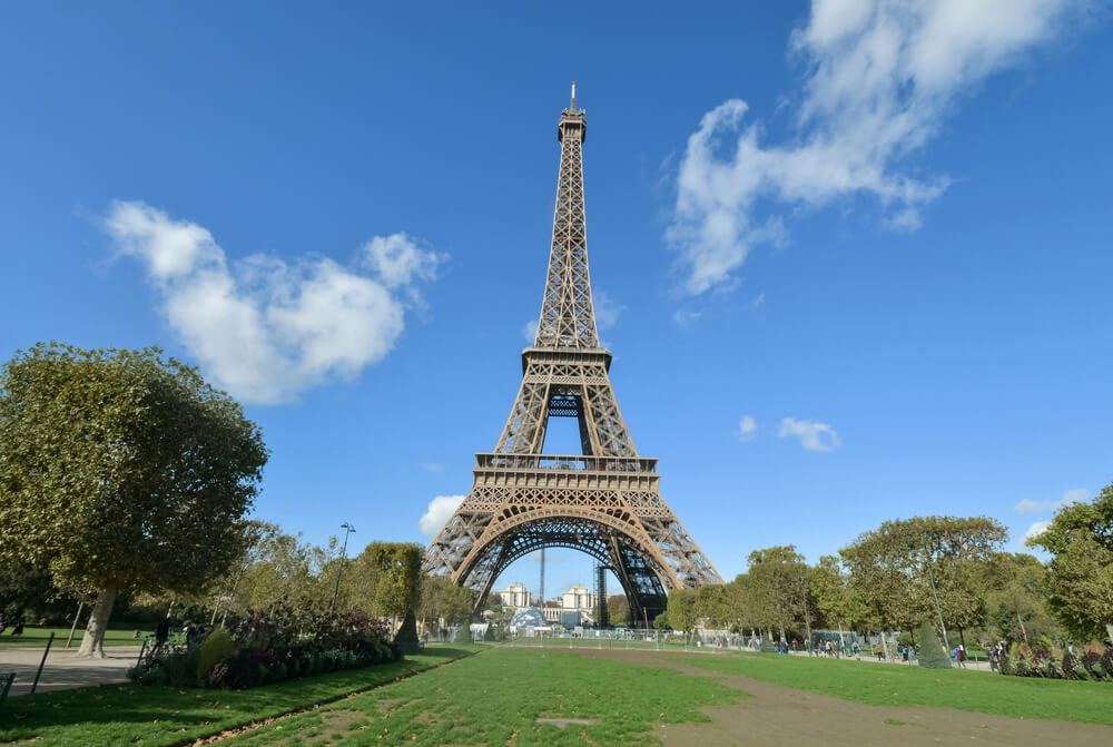 150,000,000th visitor to Eiffel Tower