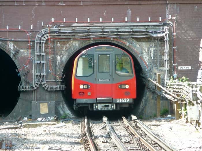 World's First Electrified Railway Opened in London